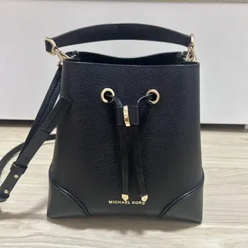 MICHAEL KORS 블랙 버킷 백