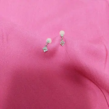 미사용 실버 컬러 수지 귀걸이 클리어 컬러 심플 스터드