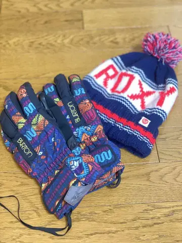 Burton 장갑과 Roxy 니트 모자 세트
