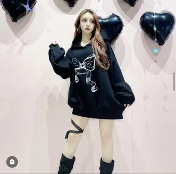 [미사용 새상품] 사쿠리나 리나 쿠튀르 리본 프린트 BIG 후드티