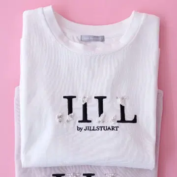 질 바이 질 스튜어트 JILLSTUART 비쥬 로고 반팔 T셔츠
