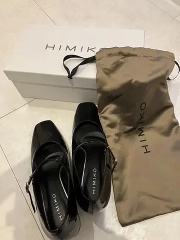 HIMIKO 블랙 스트랩 펌프스
