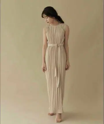 l'or 로르 벨티드 플리츠 드레스