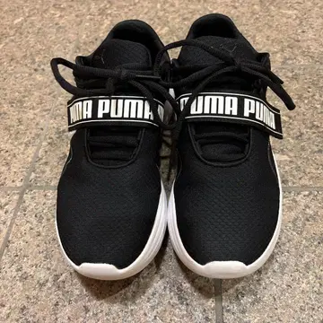 PUMA 블랙 스트랩 스니커즈