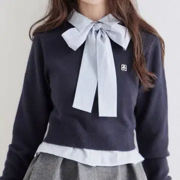 [새상품급] SNIDEL 스나이델 리본 원포인트 로고 셔츠 NVY