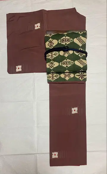 츠무기 팥색 화이트 컬러 꽃