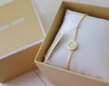 미사용 새상품 MICHEAL KORS MK 로고 팔찌 골드