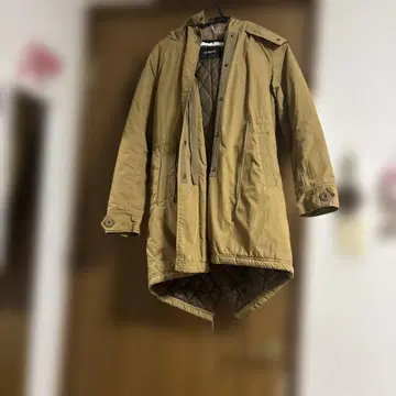 베이지 모즈 코트 퍼 포함
