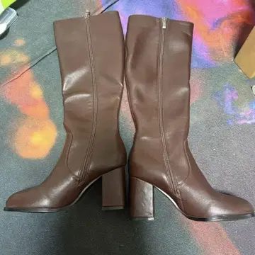 브라운 롱 부츠 지퍼 달린 중간 힐