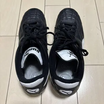 PUMA 파라메사 코 블랙/화이트 스파이크