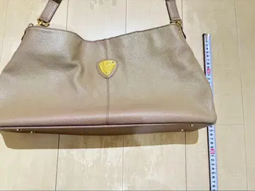 베이지 가죽 숄더백 아타오