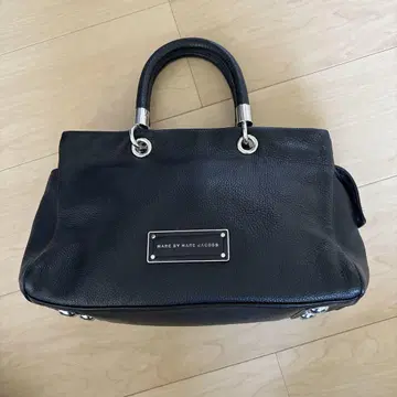 새상품급 MARC BY MARC JACOBS 토트백 블랙 실버