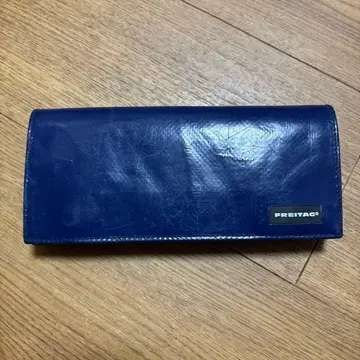 FREITAG 네이비 가죽 접이식 지갑