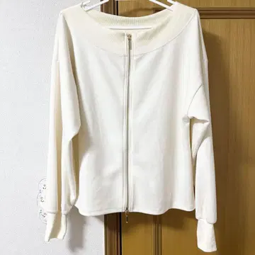 natural couture 아이보리 풀 집업 트레이닝복