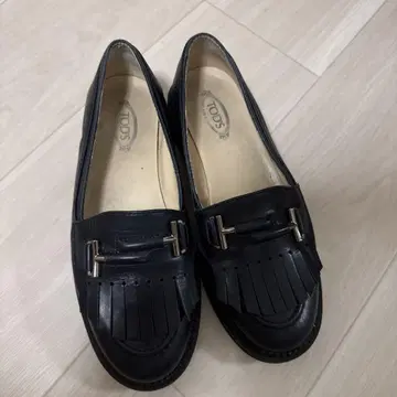 블랙 프린지 가죽 로퍼