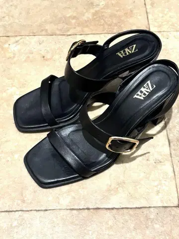 ZARA 블랙 힐샌들 35 23cm