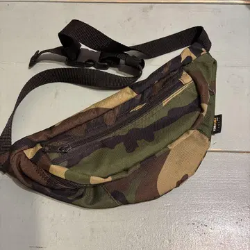 카모플라쥬 코듀라 바디백