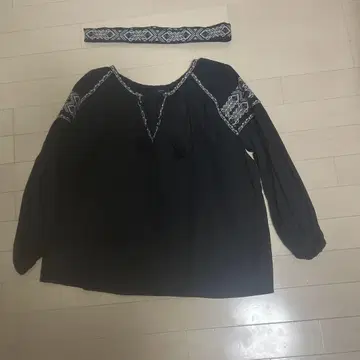 쉽스 자수 크로스 풀오버