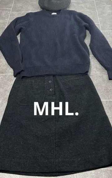 새상품급 MHL 울 포켓 스커트