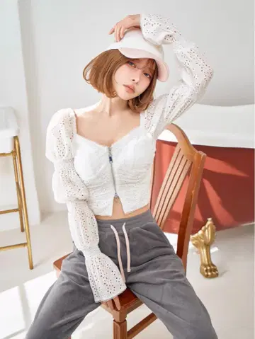 다리치 코튼 레이스 디자인 상의 화이트
