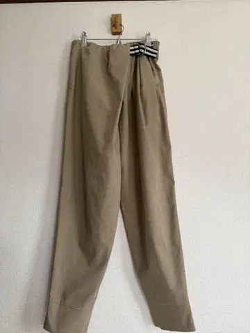 보더스 앳 발코니 팬츠 댄스킨
