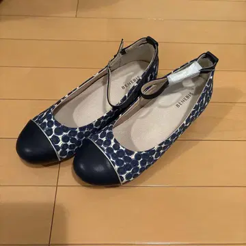 BEENBIS 리버티 패턴 발레 슈즈 네이비
