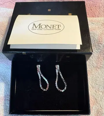 MONET 후프형 귀걸이