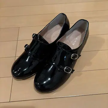 베네비스 에나멜 블랙 로퍼 더블 버클