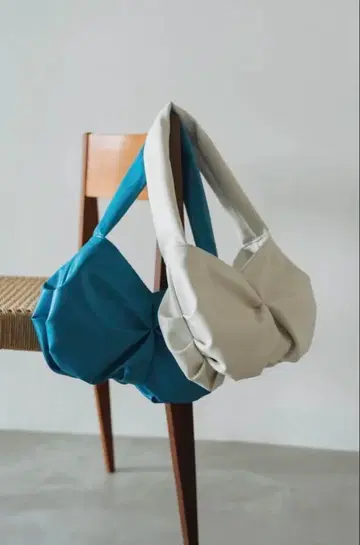 KnuthMarf 트위스트 개더 백