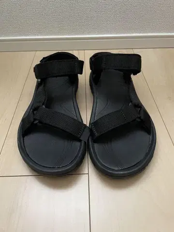 테바 스포츠 샌들