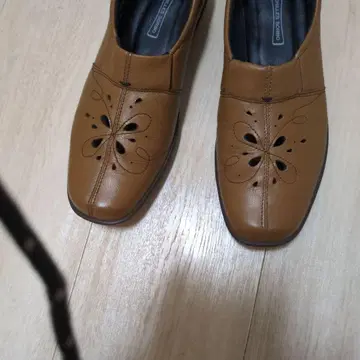 [ 새상품급 ] 아킬레스 솔보 24cm 스니커즈 슬립온 컷워크 카멜