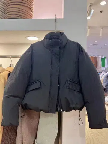 블랙 숏 기장 다운 자켓
