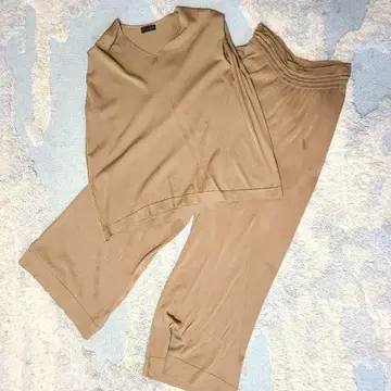 야마다야 아르가 베이지 V넥 슬리브리스 와이드 팬츠 셋업