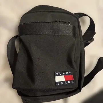 TOMMY JEANS 블랙 숄더백