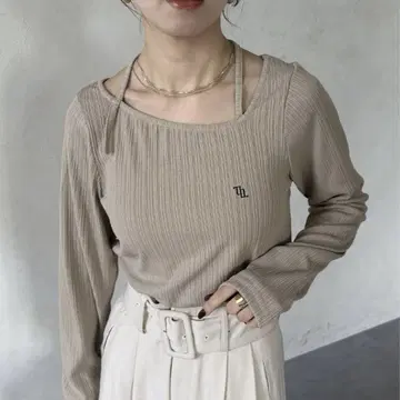 Thevon. 아지메 넥 홀터 자수 로고 풀오버