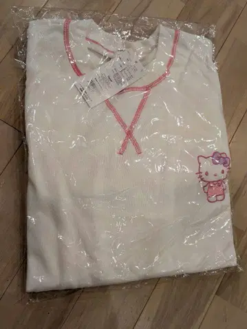 산리오 헬로키티 맨투맨 트레이닝복 미개봉 새상품 M~L