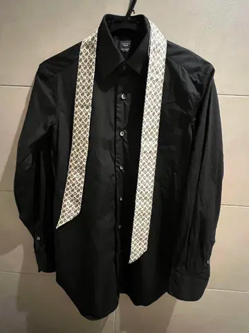 블랙 셔츠/스톨 THE TREAT DRESSING ADDITION