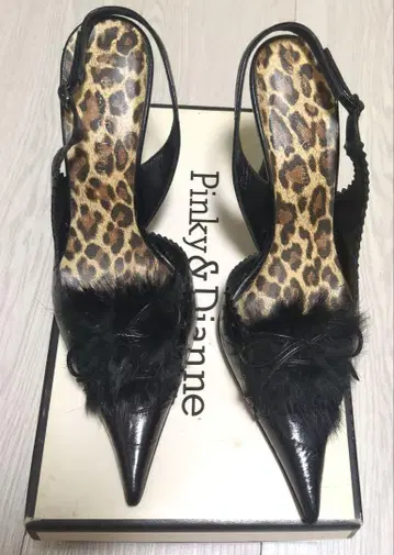 Pinky & Dianne 백 스트랩 힐