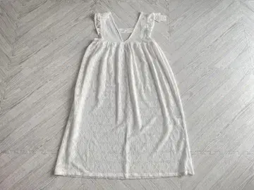 택 포함 미사용 새상품 레이스 어깨 프릴 원피스 화이트