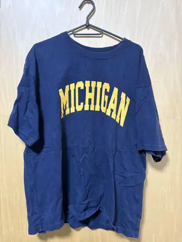 MICHIGAN 로고 네이비 T셔츠