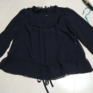 alcali 블랙 프릴 긴팔 블라우스