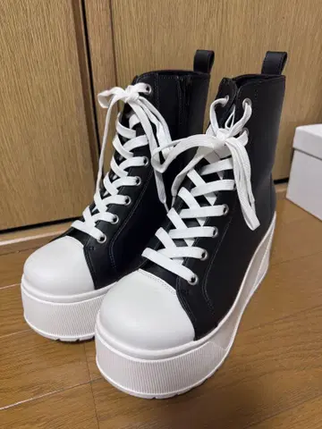 스즈키 아미 씨 스니커즈