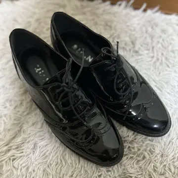 다이애나 로퍼 윙팁 에나멜 23cm