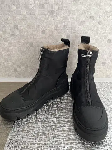 [ 새상품급 ] ZARA 블랙 퍼 숏부츠