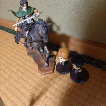 진격의 거인 피규어