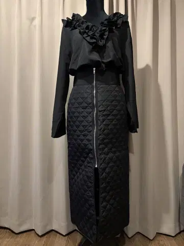 프릴 블라우스 퀼팅 스커트