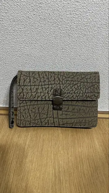올리브 그린 크랙 가죽풍 클러치백