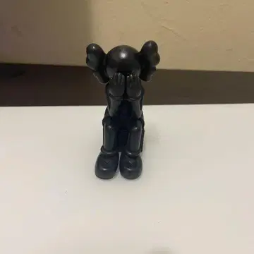 kaws 피규어