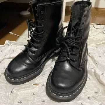 가죽 블랙 레이스업 통굽 부츠