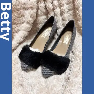 Betty 퍼 포함 체크 무늬 펌프스 22.5